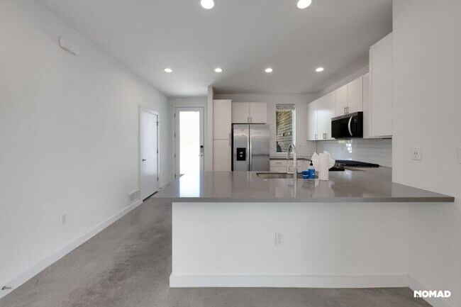 Building Photo - Charming 3BR House in East Austin - Pet Fr...