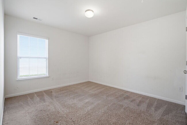 Building Photo - 3916 Sabre Ln