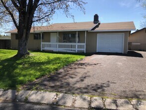 Building Photo - 3 bedroom, 1 bath