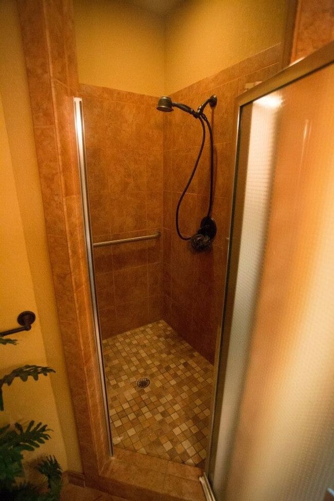 Building Photo - 3 Bed Home