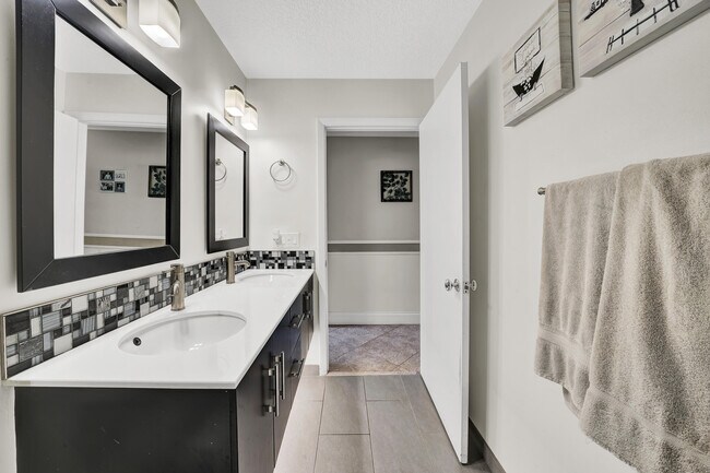 Building Photo - 8633 Vista Del Boca Dr