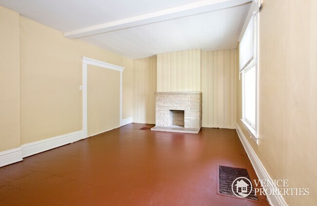 Building Photo - 242 E Patterson Ave