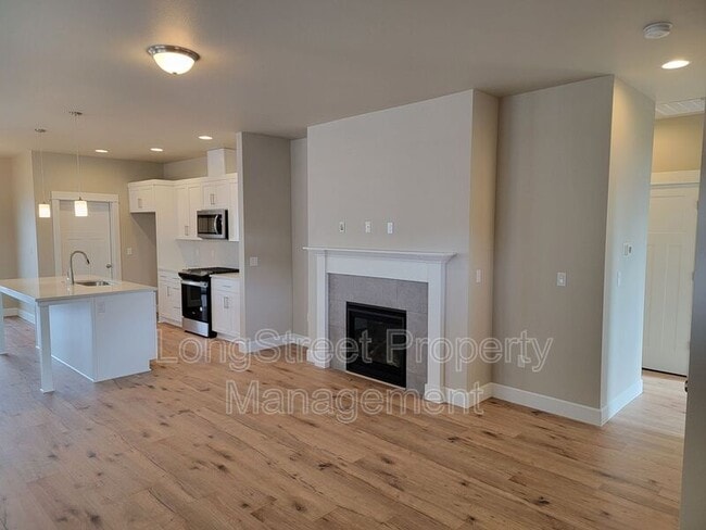 Building Photo - 5221 SW Hudson Ave