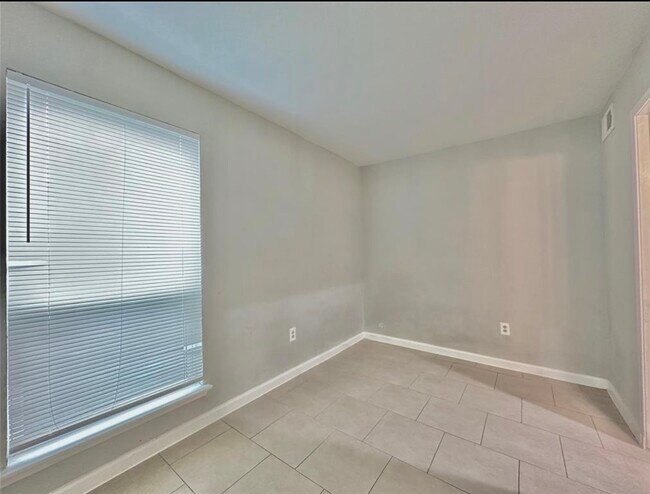 Building Photo - 8717 Victorian Village Dr