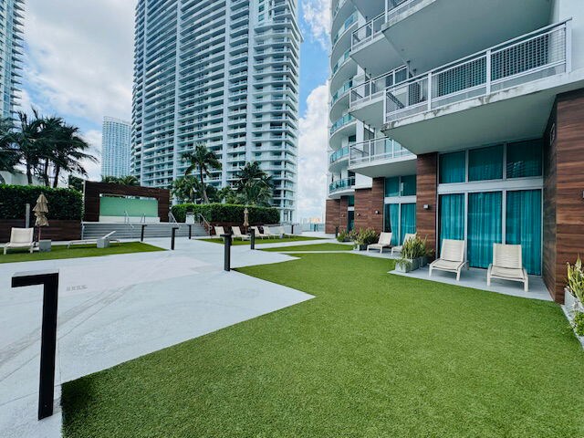 Building Photo - 350 S Miami Ave