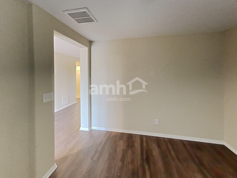 Building Photo - 810 Sunrise Dr