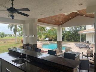 Building Photo - 352 King Fisher Dr