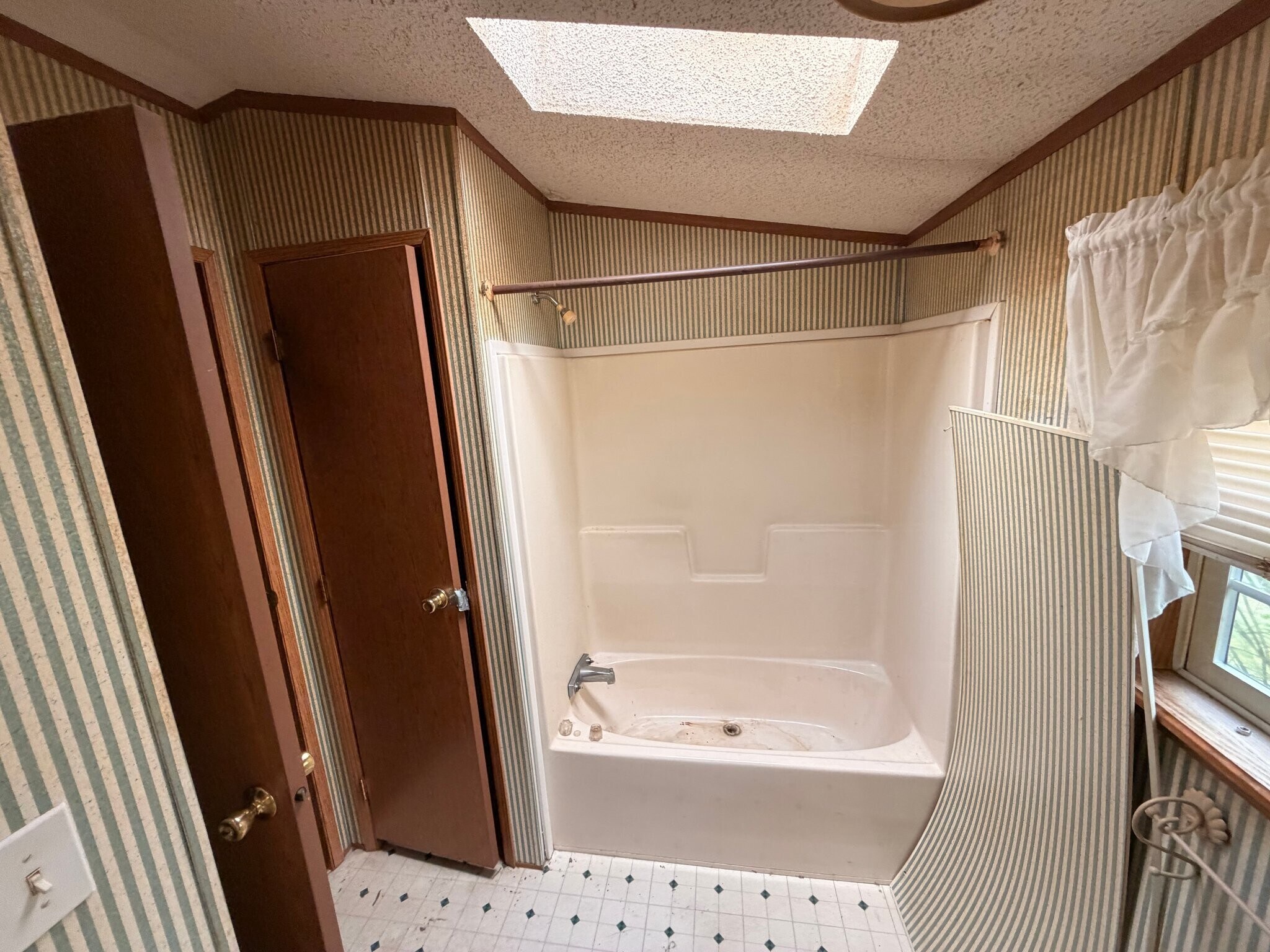 Building Photo - 4671 Old Rte 19