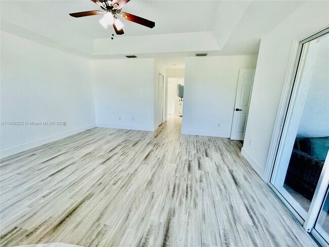 Building Photo - 272 SW Oakridge Dr