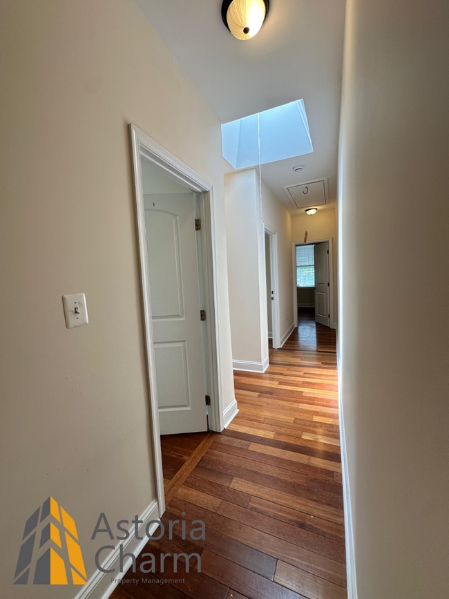 Building Photo - Live in Comfort: Spacious 3 Bedroom 2 Bath...