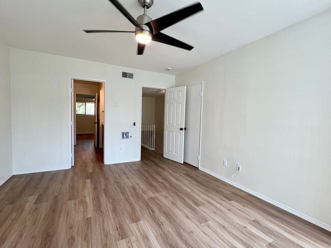 Building Photo - Beautiful Two Story 2Bd 1.5Ba Townhouse Ne...