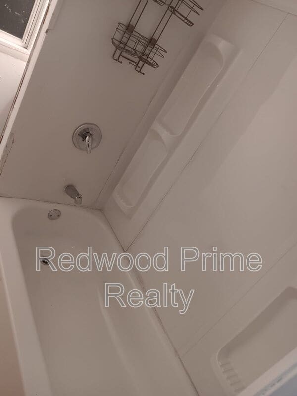 Building Photo - 534-536 Russell Ave