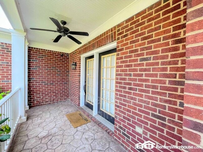 Building Photo - 2940 Hollister Ave