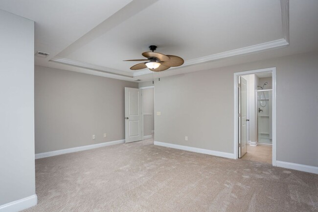 Building Photo - Move In Ready Three Bedroom Townhouse in C...