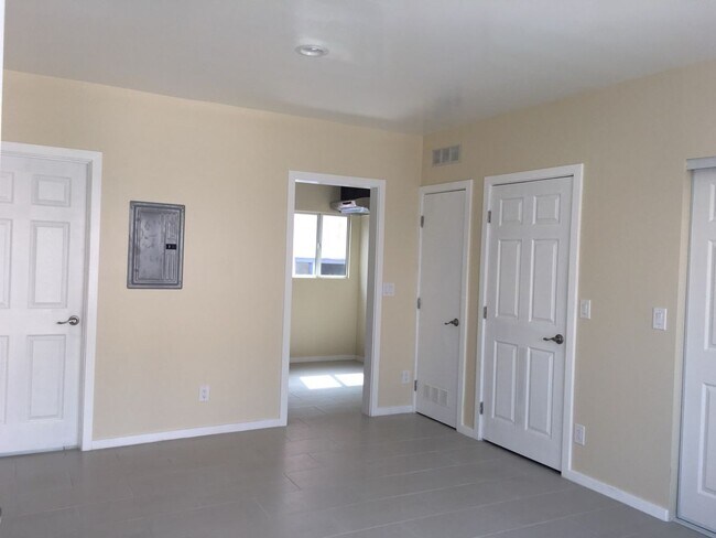 Primary Photo - 700 West
