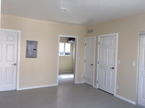 Building Photo - 700 West