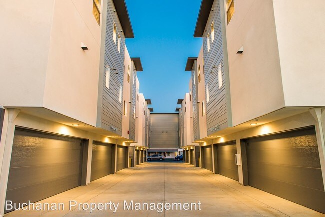 Building Photo - 2902-2912 Jarvis St