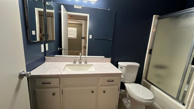 Building Photo - (APPLICATION PENDING) East Lancaster Home