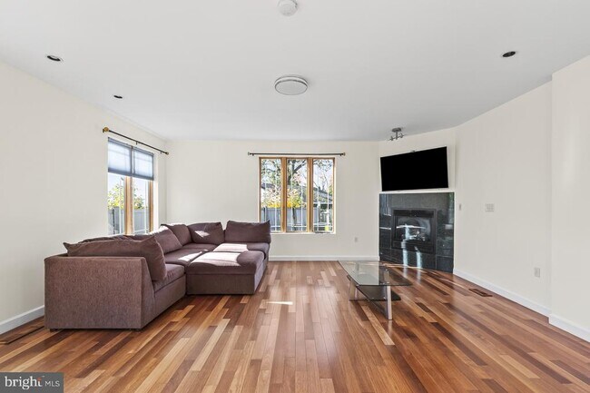 Building Photo - 10009 Sinnott Ct