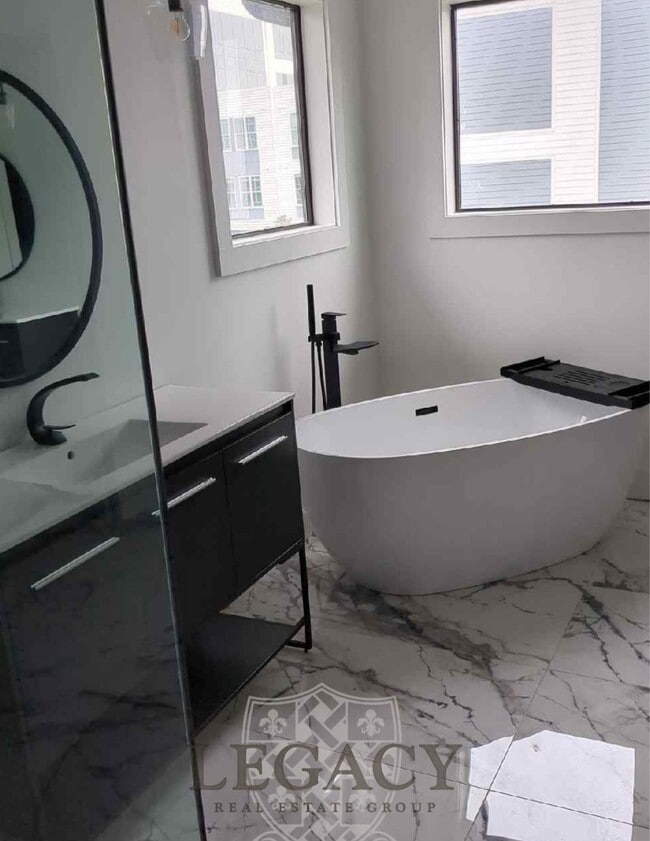 Building Photo - 1710 Nassau St