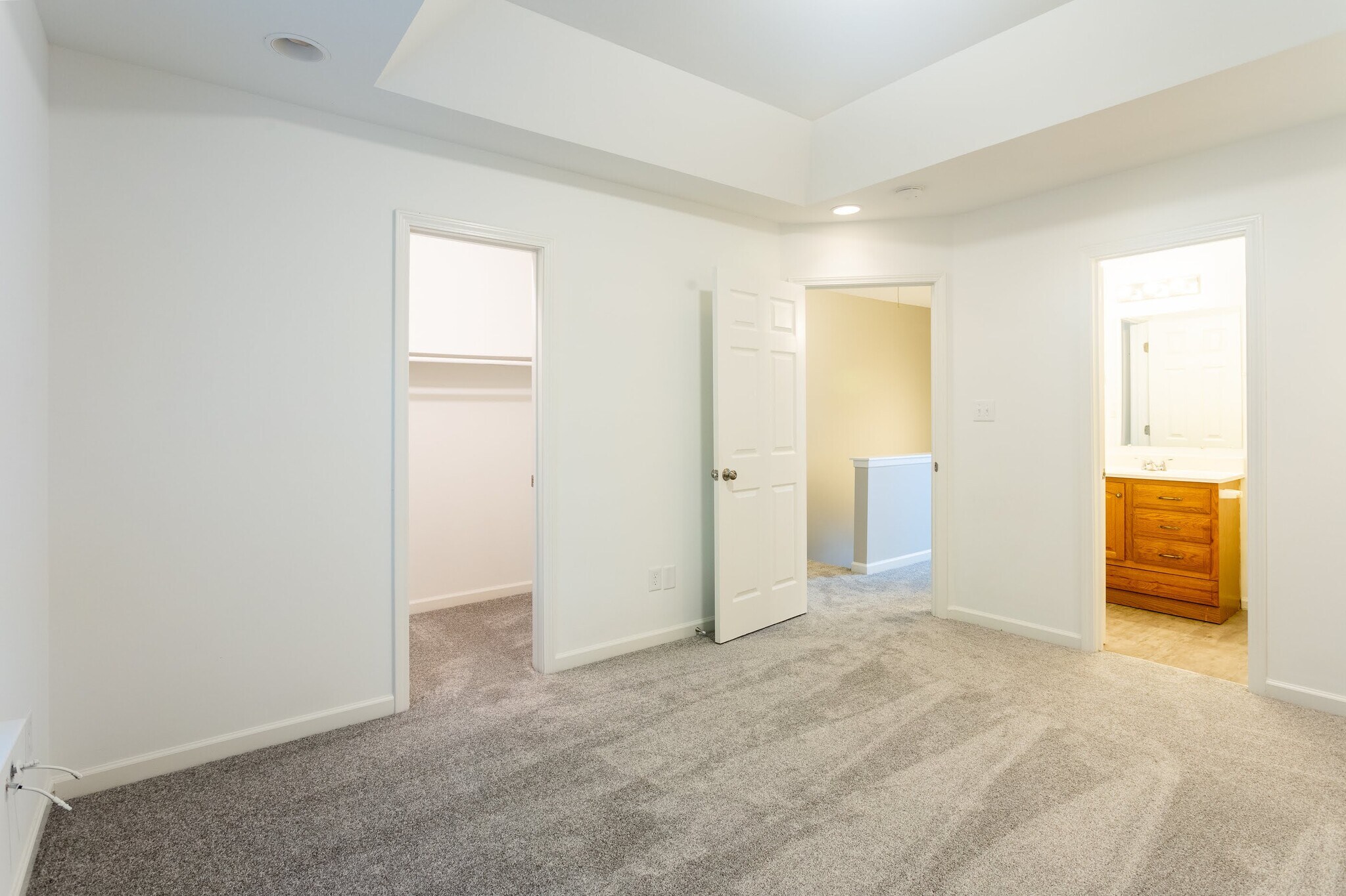 Building Photo - 220 Halo Dr