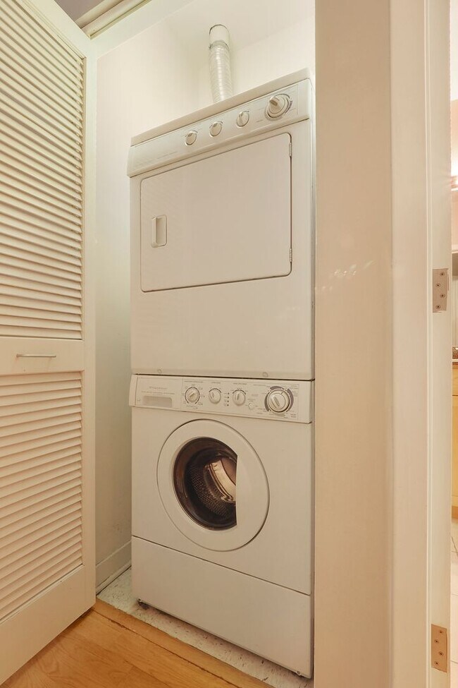 Building Photo - Gorgeous River North penthouse for rent!