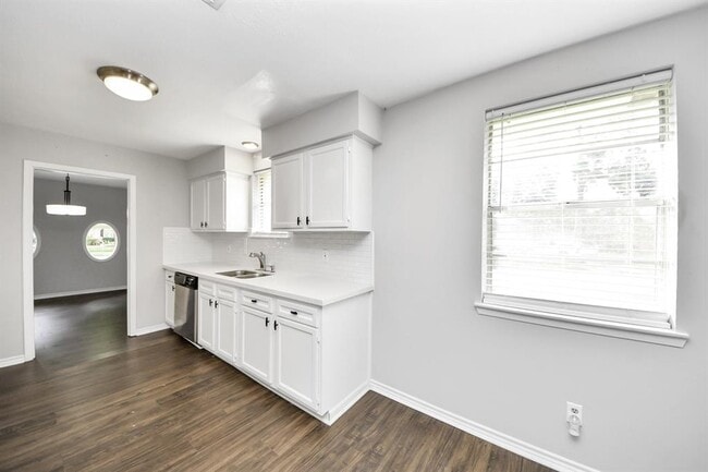 Building Photo - 15135 Chipman Ln.