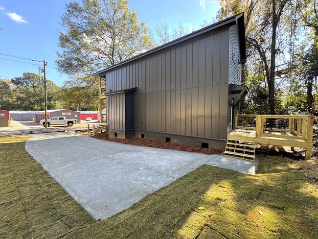 Building Photo - Downtown 4br Home FOR RENT