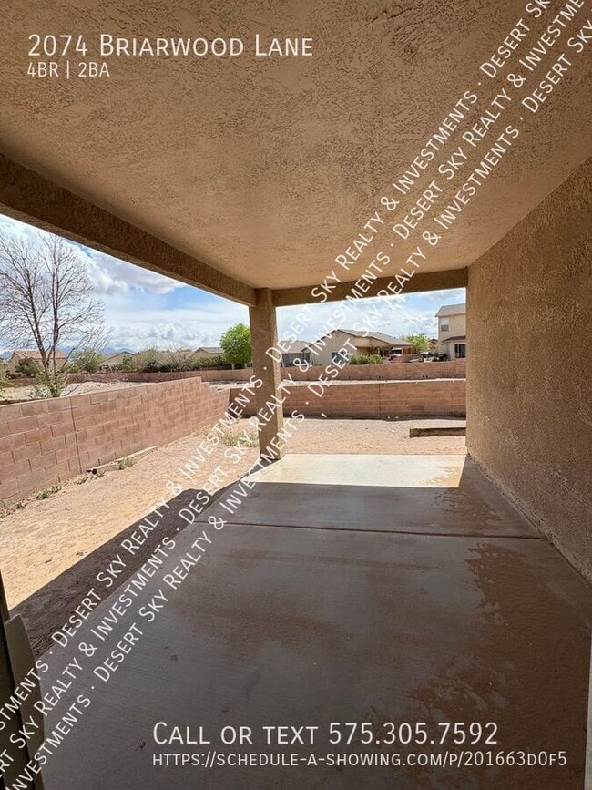 Building Photo - 2074 Briarwood Ln