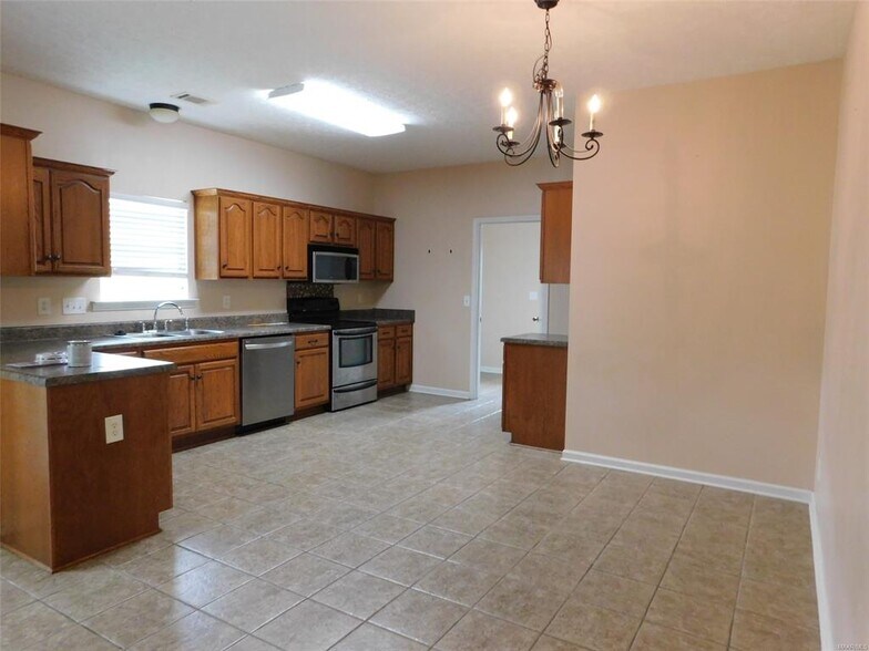 Building Photo - 601 Stirling Ridge