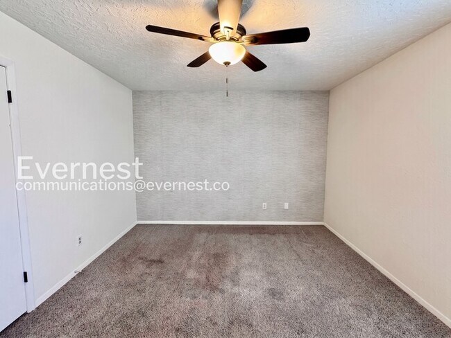 Building Photo - Spacious 4 Bed, 2 Bath Home with Fenced Yard and Two-Car Garage | Pet friendly | Available Now!