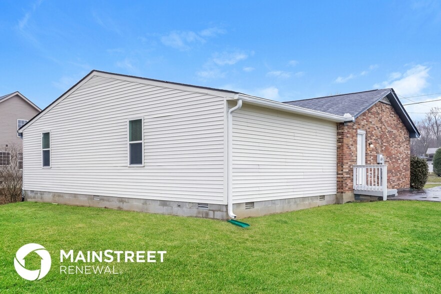 Building Photo - 147 SE Springdale Dr