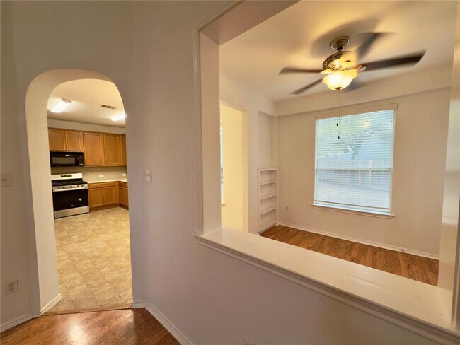 Building Photo - 10317 Laredo Dr