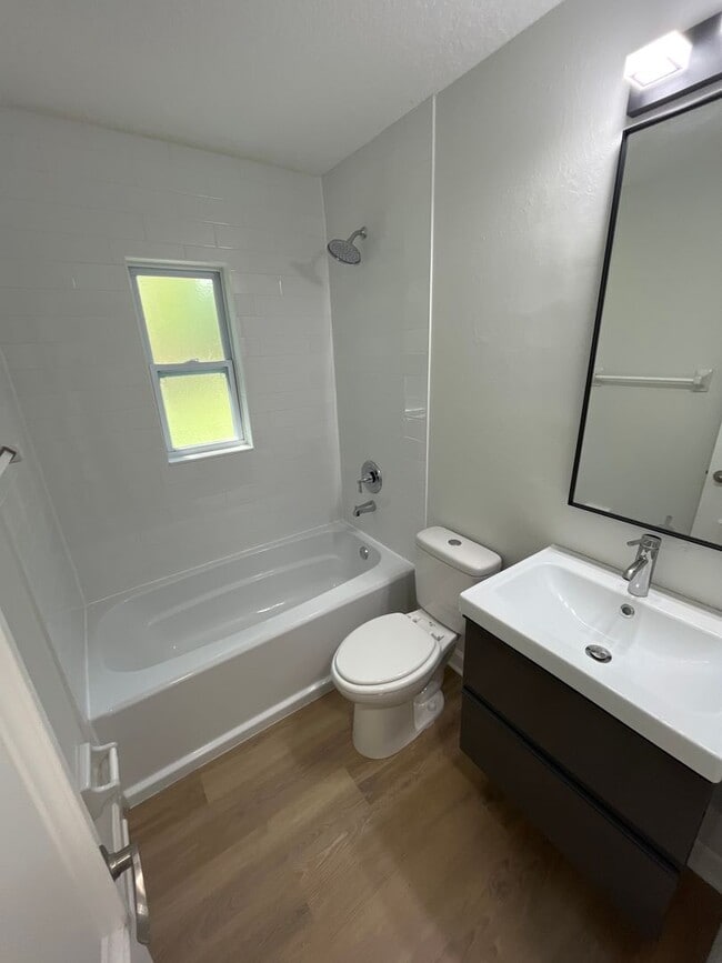 Building Photo - 126-132 E Harding St