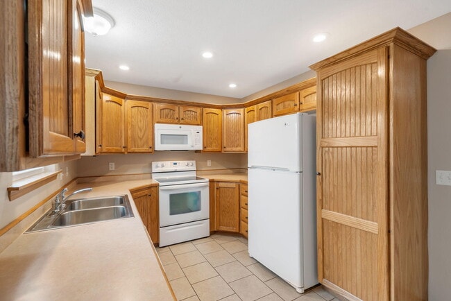 Building Photo - 719 E Watermill Cir