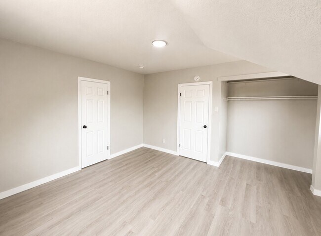 Building Photo - 608 Baystate Ave