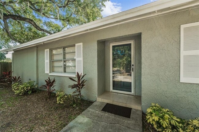 Building Photo - 9616 N Oklawaha Ave