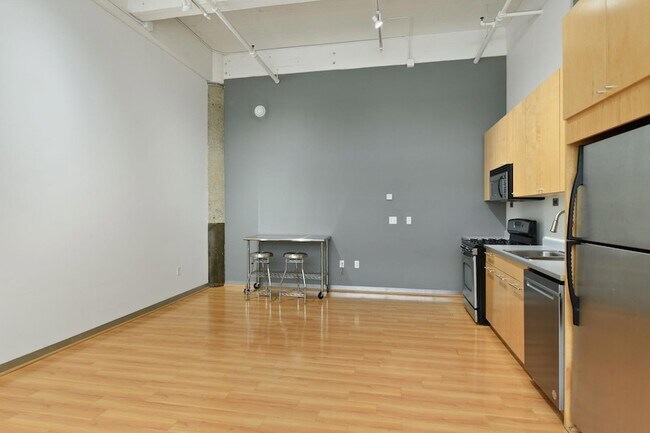 Building Photo - 700 N Washington Ave