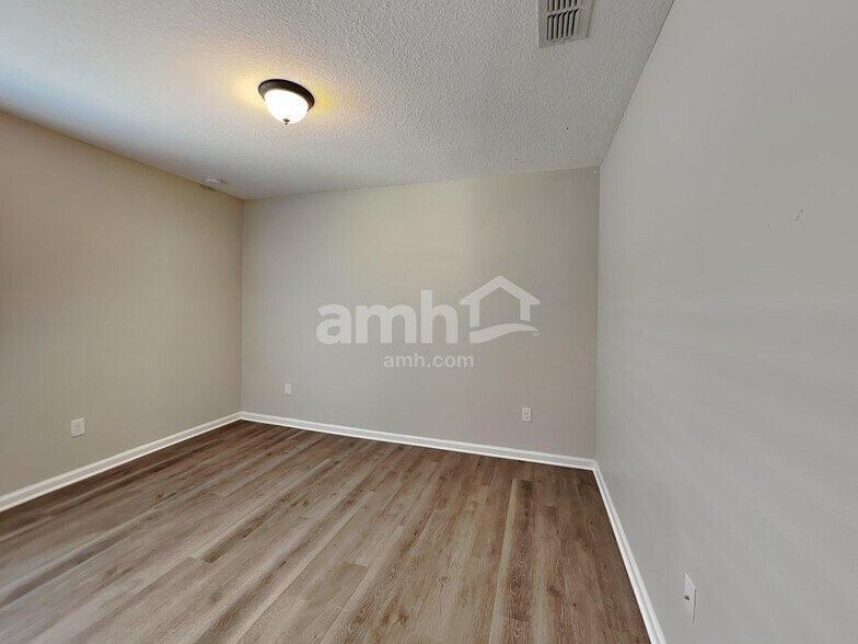 Building Photo - 96473 Commodore Point Dr