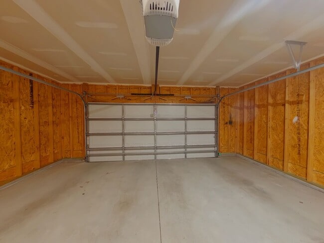 Building Photo - New 4-bedroom Wichita Townhome