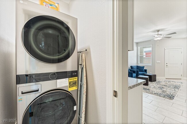 Building Photo - 457 Spring Dove Ave