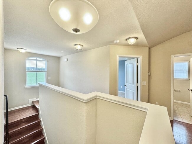 Building Photo - 407 Katmai Cir