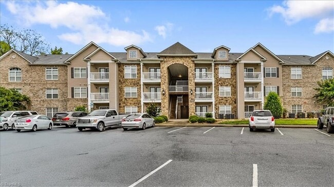 Primary Photo - 7104 W Friendly Ave