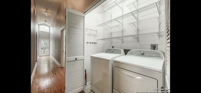 Building Photo - Charming Alamo Heights Cottage