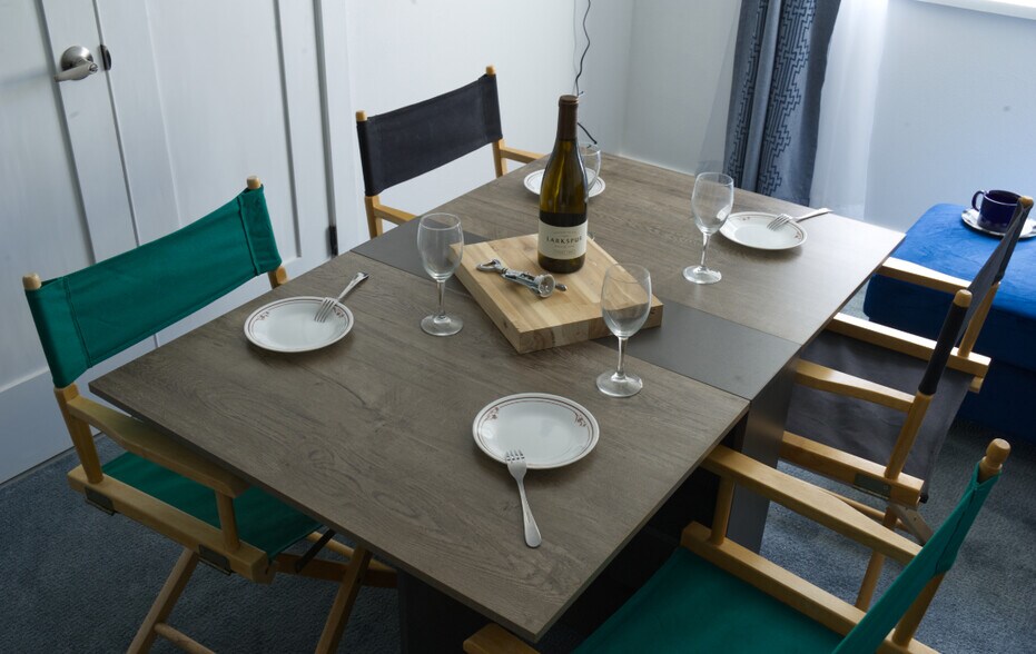 or private dining - 4157 SE Brooklyn St