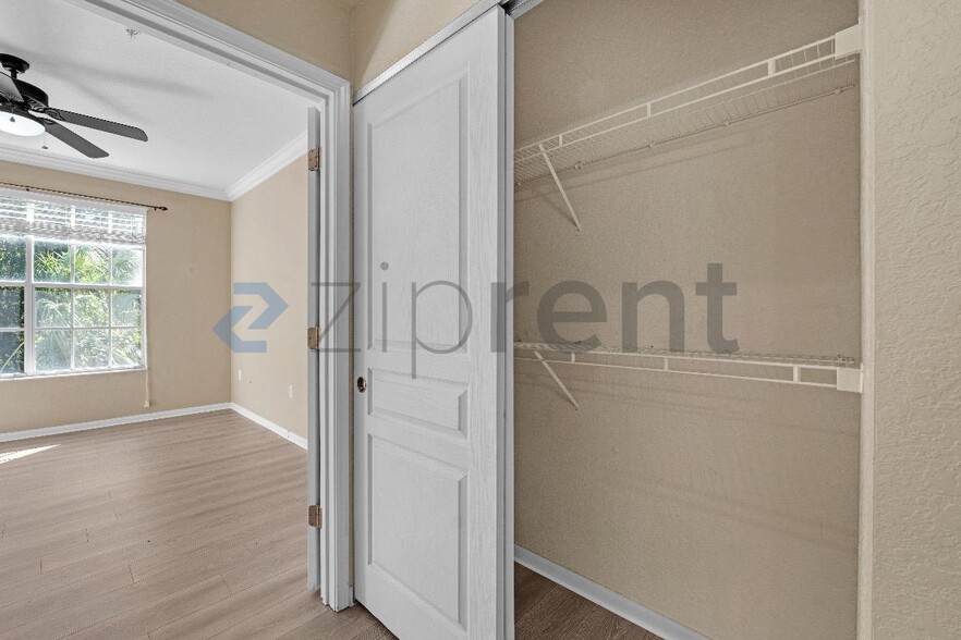 Building Photo - Unit
