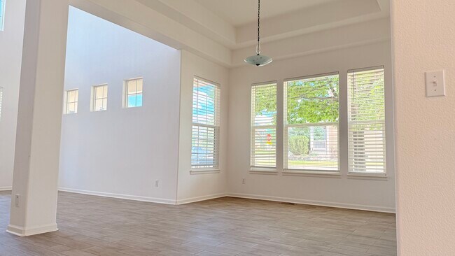 Building Photo - 8411 Briar Trace Dr