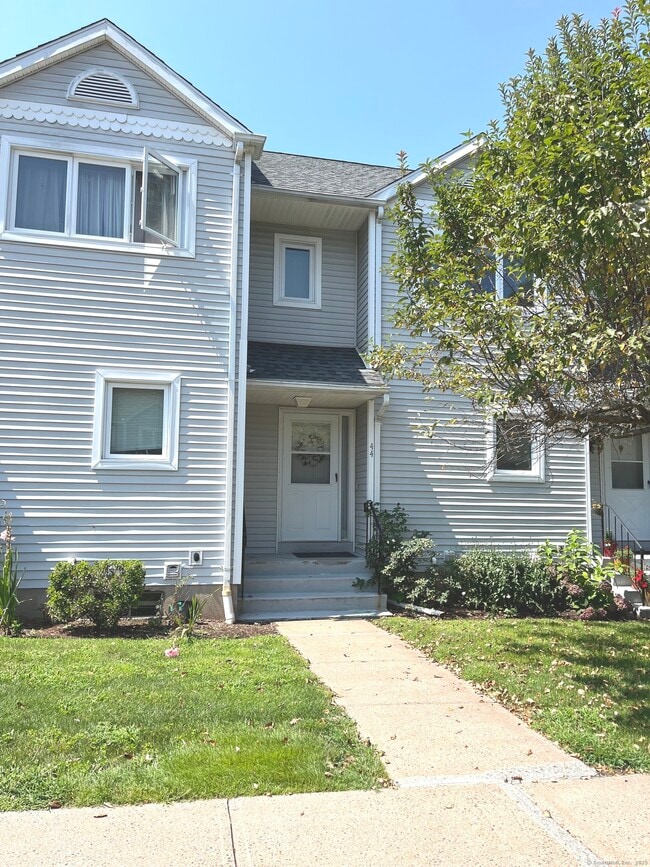 Primary Photo - 44 Oak Ridge Dr