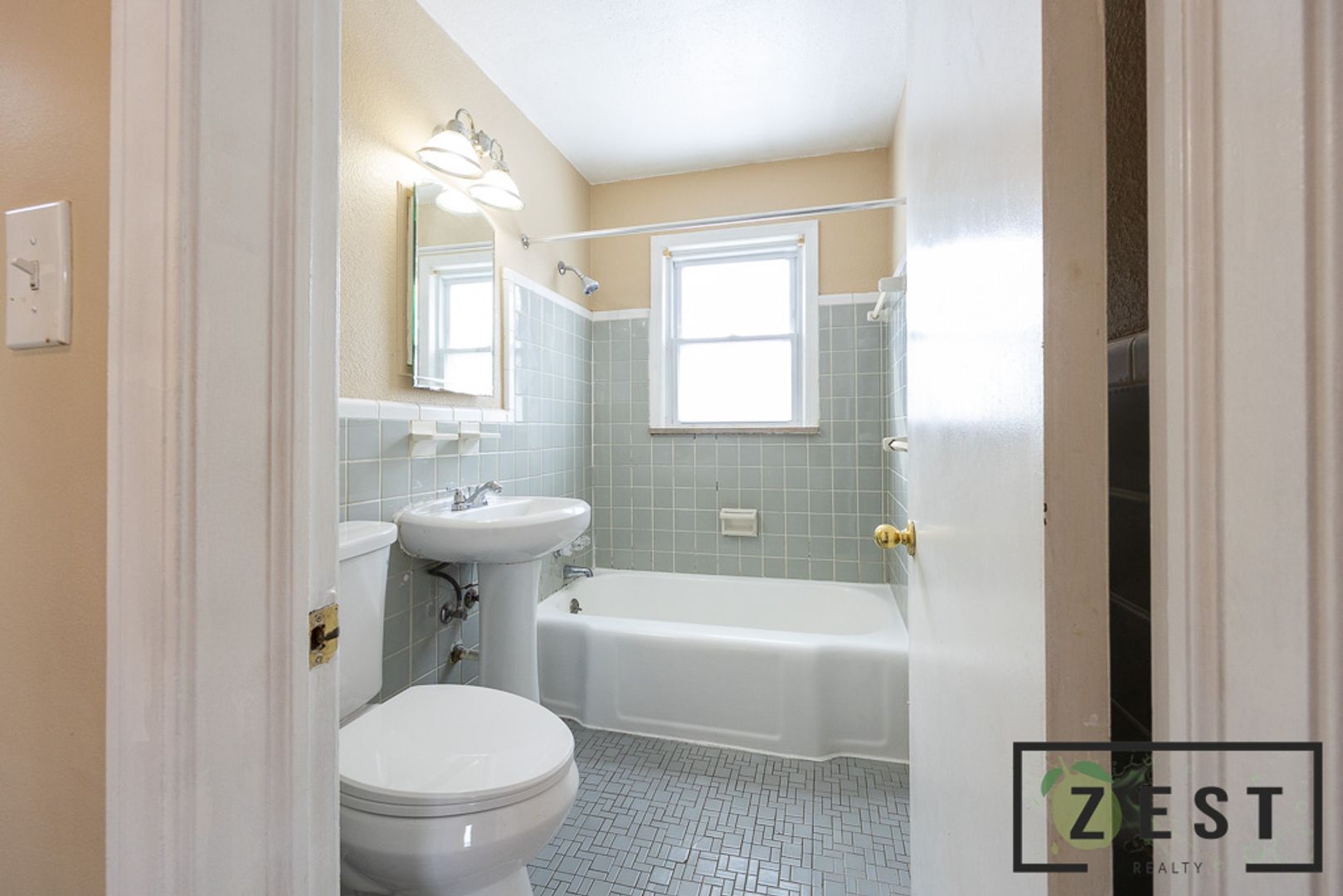 Building Photo - OPEN HOUSE SATURDAY MAY 3RD 2025 10-10:30A...