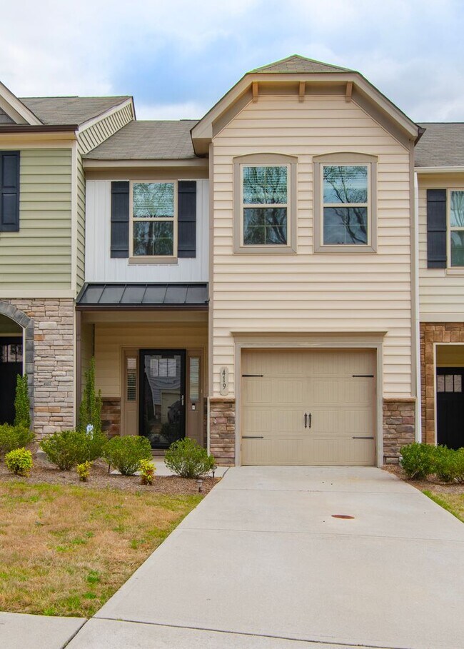 Building Photo - Modern Elegance in Brightleaf: 3-Bedroom Townhouse with Amenities Galore